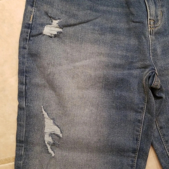 Gap Distressed Bermuda Shorts 29 - Picture 3 of 8